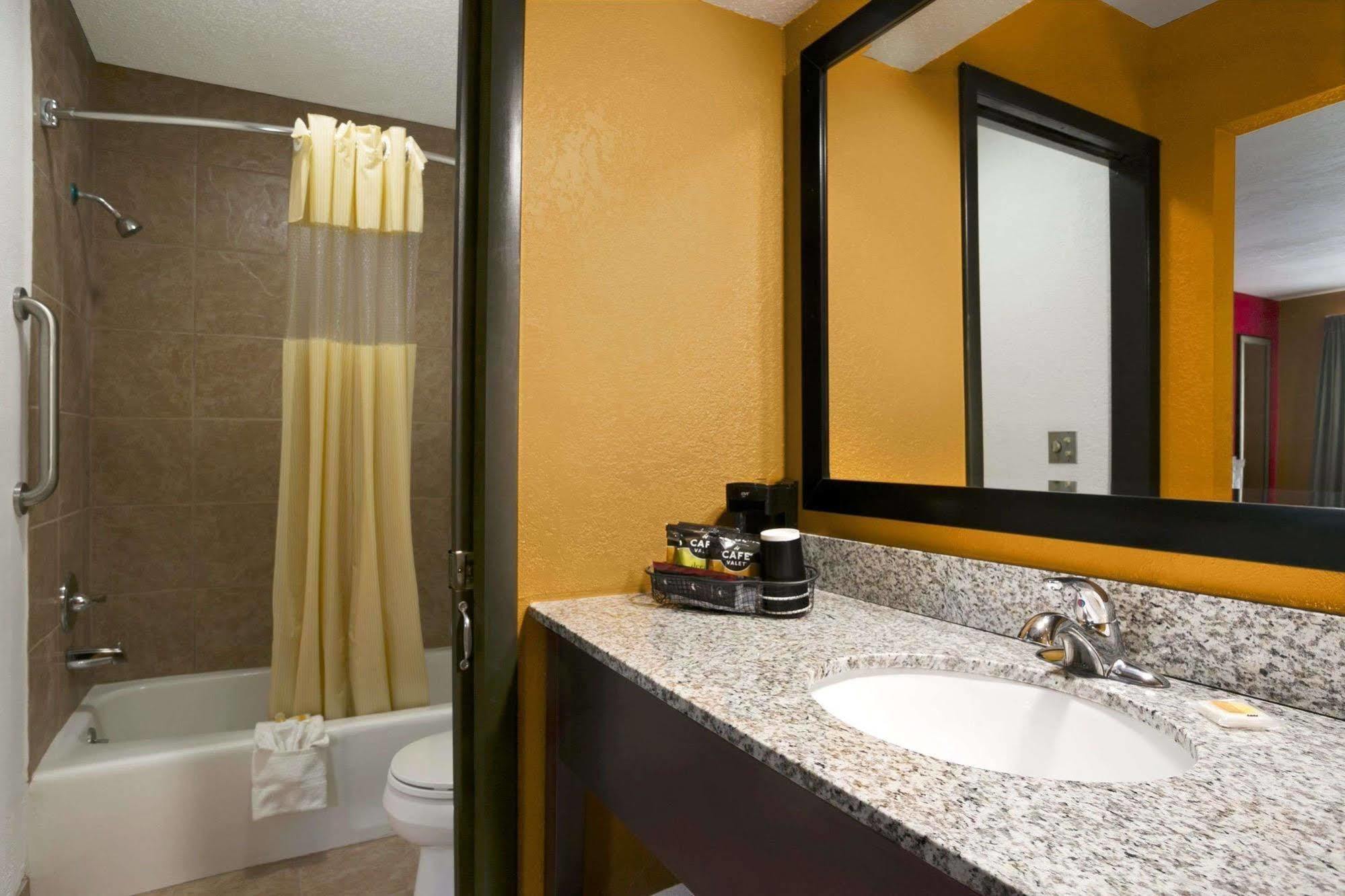 Days Inn By Wyndham Liberty/Ne Kansas City Extérieur photo