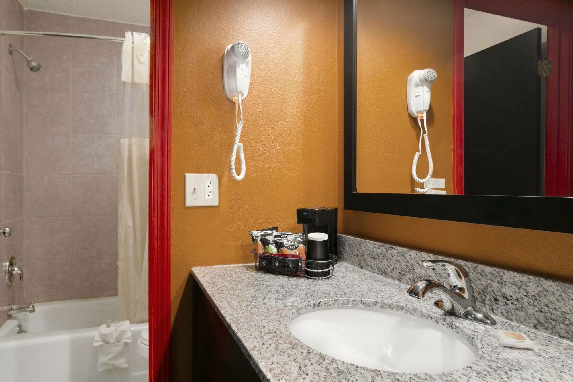 Days Inn By Wyndham Liberty/Ne Kansas City Extérieur photo